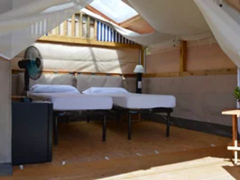 Tente en toile et en bois 2 personnes - MINI LODGE (sans sanitaires - sans cuisine)
