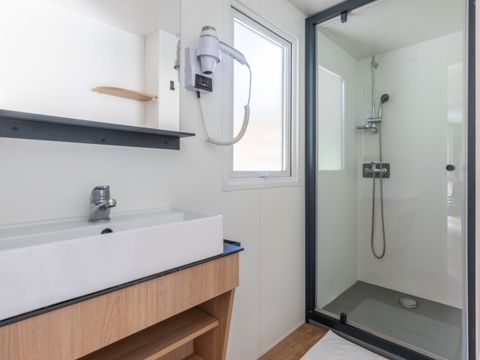 MOBILHOME 4 personnes - Homeflower Premium 29m² - 2 chambres - Terrasse - TV - Clim - Plancha