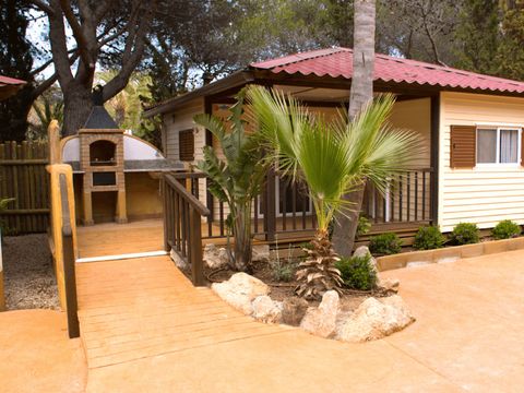 BUNGALOW 4 personnes - COTE D’AZUR (4 PAX) maximum 2 adults and 2 kids.