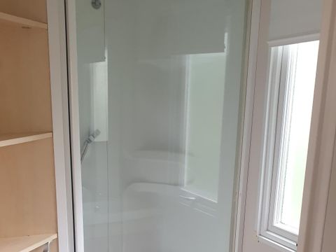 MOBILHOME 4 personnes - Confort 24m² 2 chambres + terrasse sur pilotis