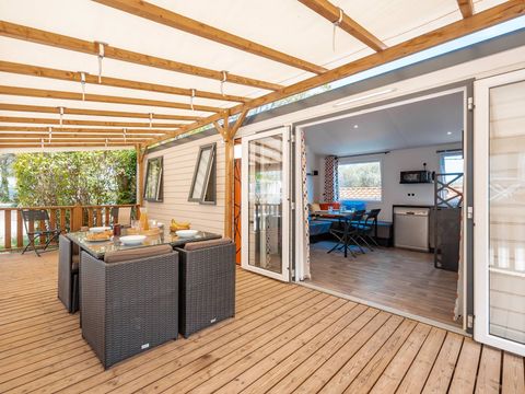 MOBILHOME 8 personnes - Mobil-home | Premium | 4 Ch. | 8 Pers. | Terrasse Lounge | 2 SDB | Clim. | TV