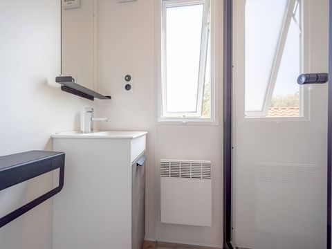 MOBILHOME 8 personnes - Mobil-home | Premium | 4 Ch. | 8 Pers. | Terrasse Lounge | 2 SDB | Clim. | TV