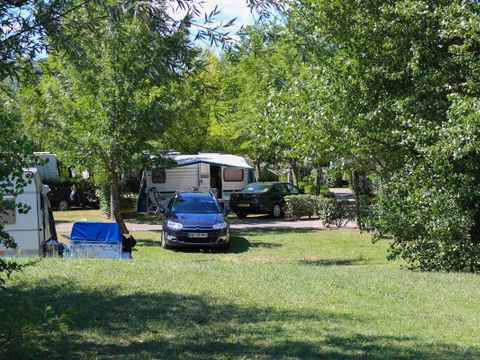 Emplacement - CONFORT - tente - caravane - camping-car