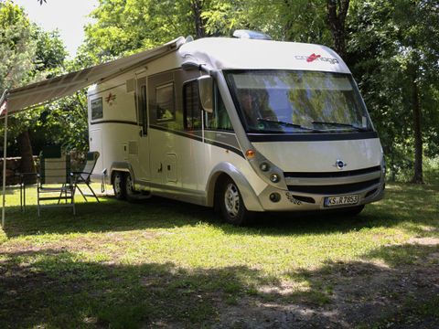 Emplacement - CONFORT - tente - caravane - camping-car