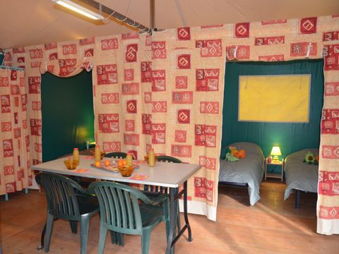 Bungalow toilé 4 personnes - Tentes Toilées Standard 25m² - 2 chambres - Sans sanitaire