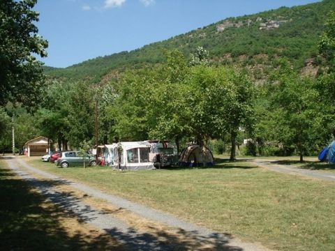 Emplacement - Voiture + tente/caravane ou camping-car