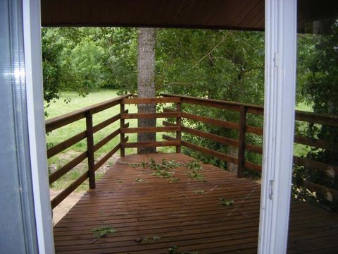 CHALET 4 personnes - sur pilotis à 2mètres de hauteur 2/4 places 30m²