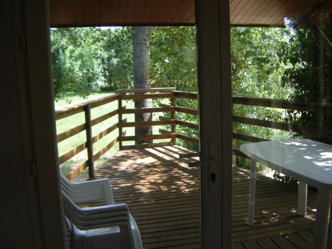 CHALET 4 personnes - sur pilotis à 2mètres de hauteur 2/4 places 30m²