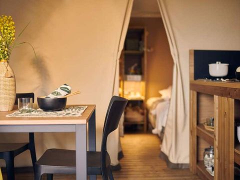 Tente en toile et en bois 4 personnes - Jungle Lodge 2ch - SDB