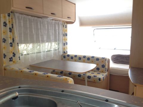 Caravane 2 personnes - (sans sanitaires et sans eau)