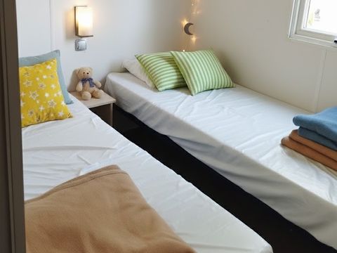 MOBILHOME 4 personnes - Côté Confort 25m² (2 chambres) + TV + Terrasse intégrée - Arrivée Samedi