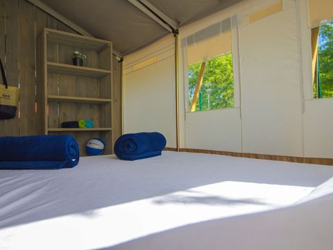 Tente en toile et en bois 5 personnes - Polari - Tente Safari - Sanitaires - Climatisation - 5P