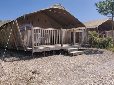 Tente en toile et en bois 5 personnes - Tente safari coucher de soleil + sanitaires + air conditionné (6P)