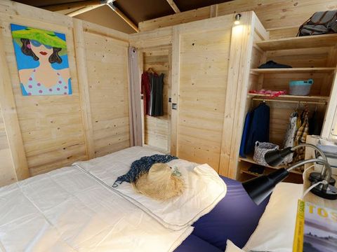 TENTE TOILE ET BOIS 5 personnes - Tente safari coucher de soleil + sanitaires + air conditionné (6P)