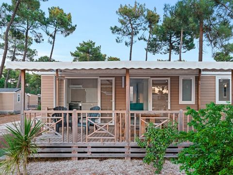 MOBILHOME 6 personnes - Premium | 3 Ch. | 6 Pers. | Terrasse surélevée | Clim. | TV
