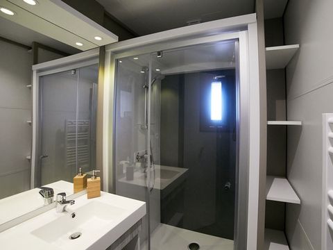 BUNGALOW 5 personnes - Lodge sur pilotis - Kabane 2/5