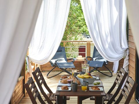 BUNGALOW 5 personnes - Lodge sur pilotis - Kabane 2/5