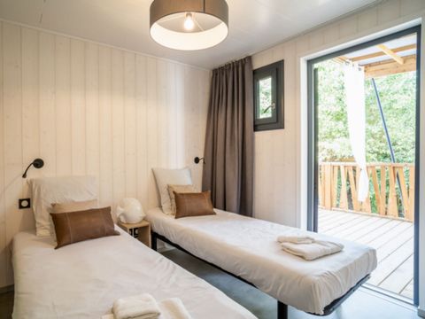 BUNGALOW 4 personnes - Lodge sur pilotis - Kabane 2/4 sdb