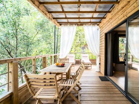 HÉBERGEMENT INSOLITE 5 personnes - Lodge Kabane sur Pilotis 3 Pièces 5 Personnes Climatisé + TV