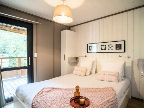 HÉBERGEMENT INSOLITE 5 personnes - Lodge Kabane sur Pilotis 3 Pièces 5 Personnes Climatisé + TV