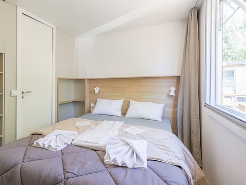 Mobilhome 6 personnes - Premium | 3 Ch. | 6 Pers. | Terrasse surélevée | Clim. | TV