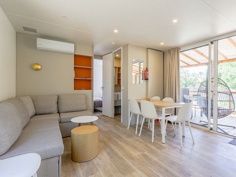 MOBILHOME 6 personnes - Premium | 3 Ch. | 6 Pers. | Terrasse surélevée | Clim. | TV