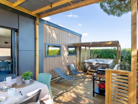 Mobilhome 6 personnes - EXCLUSIF - 3 chambres - 2 salles d'eau - SPA privatif - vue mer