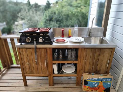 MOBILHOME 7 personnes - Salon Premium à 3 chambres avec cuisine extérieure