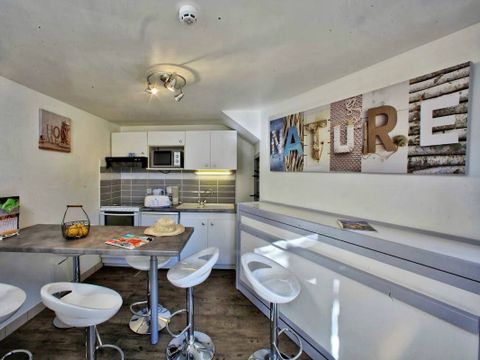 APPARTEMENT 6 personnes - Appartement | 2 Ch. | 4/6 Pers. | Terrasse surélevée non couverte | 2 SDB | TV