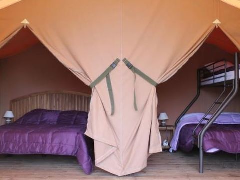 Tente en toile et en bois 5 personnes - VICTORIA LODGE - sans sanitaires 20 m²