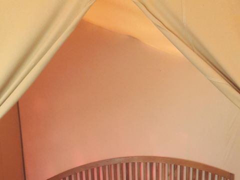 Tente en toile et en bois 5 personnes - VICTORIA LODGE - sans sanitaires 20 m²