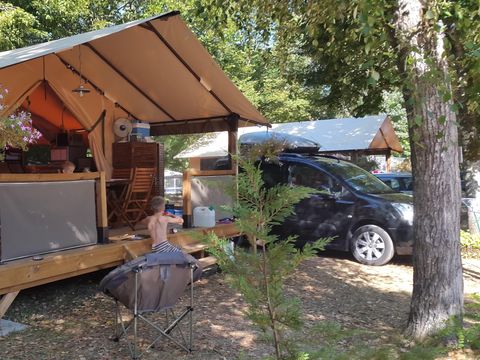 Tente en toile et en bois 5 personnes - VICTORIA LODGE - sans sanitaires 20 m²