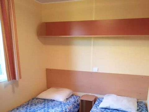 MOBILHOME 6 personnes - mobil home 5/6 personnes, avec sanitaires et tv terrasse non couverte