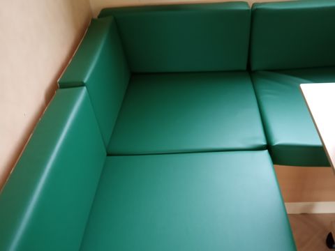 MOBILHOME 5 personnes - mobil home 4/5 personnes, avec sanitaires et tv avec terrasse couverte