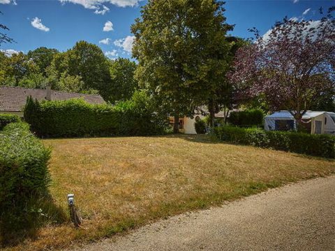 Emplacement - Emplacement | Essential | Tente | Véhicule -7m | >120m² | Electricité | Pas d'eau