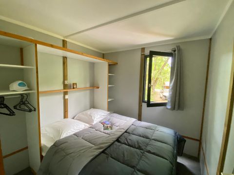 CHALET 5 personnes - en bois - 2 chambres + terrasse CHALET 5 personnes - en bois - 2 chambres + terrasse