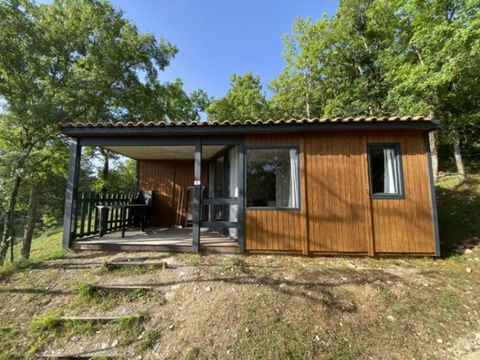 CHALET 5 personnes - en bois - 2 chambres + terrasse CHALET 5 personnes - en bois - 2 chambres + terrasse