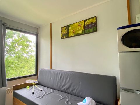 CHALET 5 personnes - en bois - 2 chambres + terrasse CHALET 5 personnes - en bois - 2 chambres + terrasse