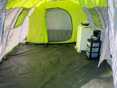 TENTE 4 personnes - Pret à camper (sans sanitaire) TENTE 4 personnes - Pret à camper (sans sanitaire)