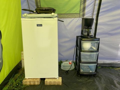 TENTE 4 personnes - Pret à camper (sans sanitaire) TENTE 4 personnes - Pret à camper (sans sanitaire)