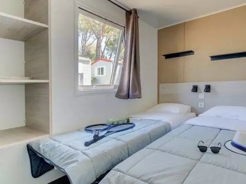 Mobilhome 8 personnes - Premium | 4 Ch. | 8 Pers. | Terrasse Lounge | 2 SDB | Clim. | TV
