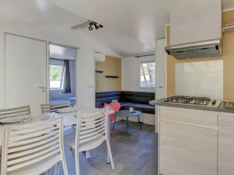 Mobilhome 8 personnes - Premium | 4 Ch. | 8 Pers. | Terrasse Lounge | 2 SDB | Clim. | TV