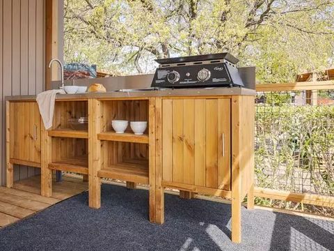 Mobilhome 8 personnes - Comfort | 4 Ch. | 6/8 Pers. | Terrasse surélevée | Outdoor kitchen | 2 SDB | Clim.