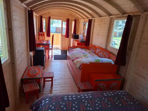 HÉBERGEMENT INSOLITE 4 personnes - roulotte 4 pers max