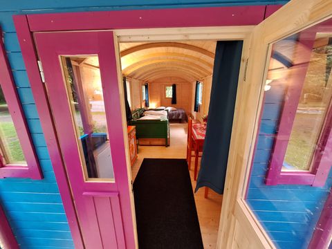 HÉBERGEMENT INSOLITE 4 personnes - roulotte 4 pers max