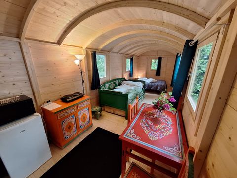 HÉBERGEMENT INSOLITE 4 personnes - roulotte 4 pers max