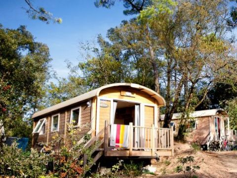 HÉBERGEMENT INSOLITE 4 personnes - Roulotte 4 personnes (quartier piétonnier)