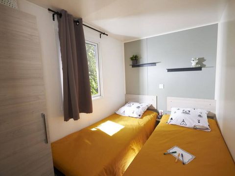 MOBILHOME 4 personnes - Comfort | 2 Ch. | 4 Pers. | Terrasse surélevée | 1 SDB | Clim