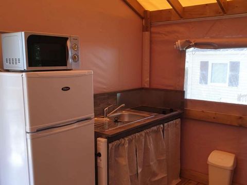 TENTE TOILE ET BOIS 5 personnes - C- Lodge pilotis - 2 chambres 24m² avec terrasse couverte