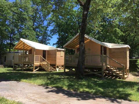 Tente en toile et en bois 5 personnes - C- Lodge pilotis - 2 chambres 24m² avec terrasse couverte